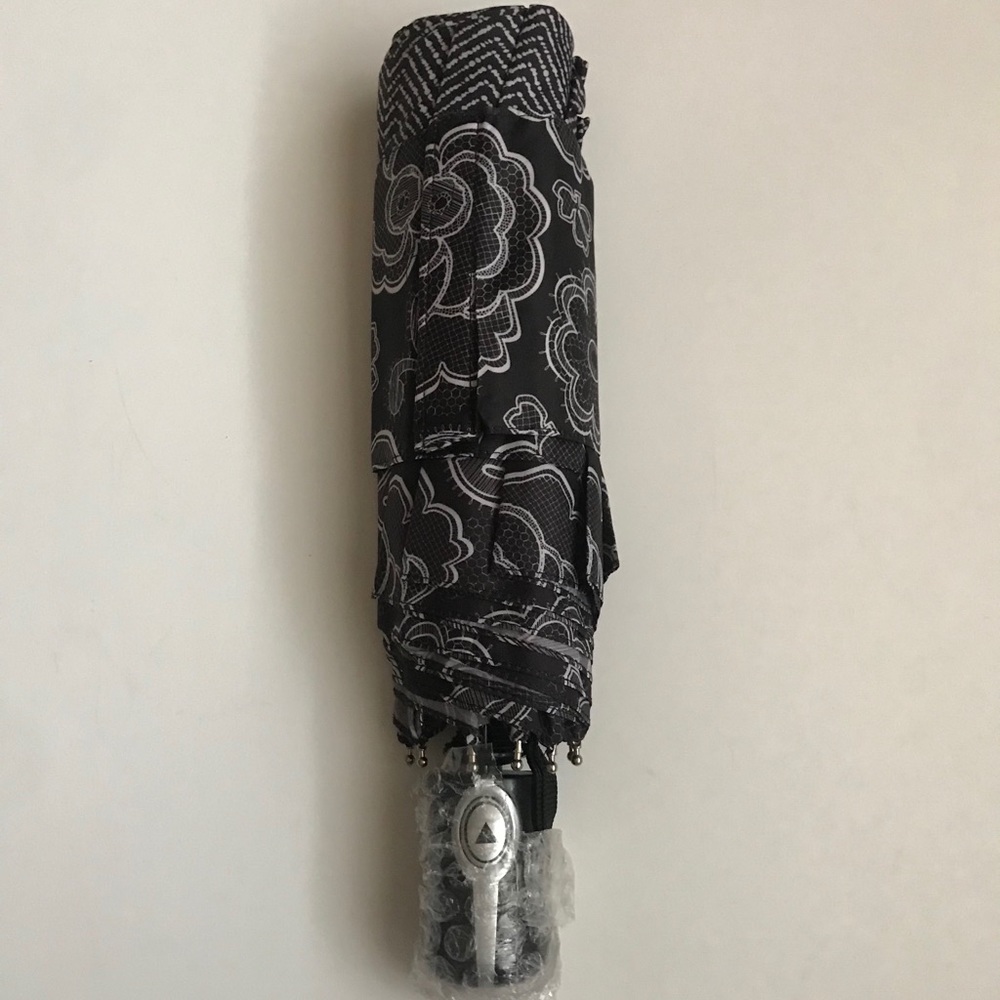 Thirty-One Umbrella in black and white